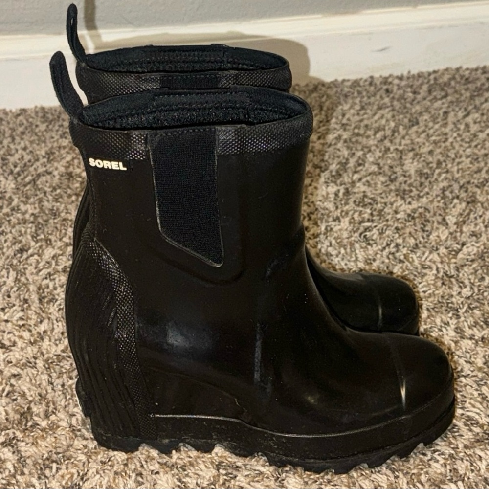SEARCHING FOR: ♥️ Sorel Women's Black Wedge Boots